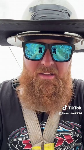 #lineman #journeymanlineman #apprentice #sunshade #ibew #bluecollar #tradesman #linelife #foryoupage #trending #viralvideo #journeyman #power #construction #windy #marchmadness #scandal @Ten4 Gear