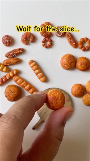 Watch this plain clay turn into a realistic mini bread! 🍞🎨