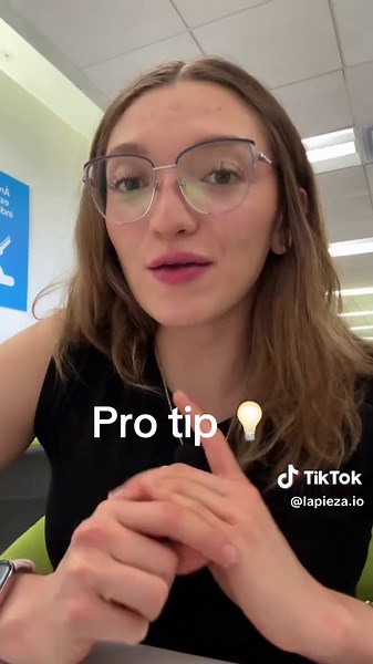 ❌ Decir “No, ninguna” cuando te preguntan si tienes dudas en una entrevista = error fatal. ✅ Mejor pregunta sobre el rol, retos o cultura del equipo. 🚀 Síguenos para más tips rápidos de entrevistas. #Trabajo #lapiezademivida #EntrevistaDeTrabajo #TipsLaborales #CVTips