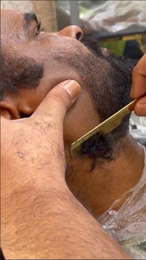 Get a PROFESSIONAL Shave at the Barber Shop with a Straight Razor!