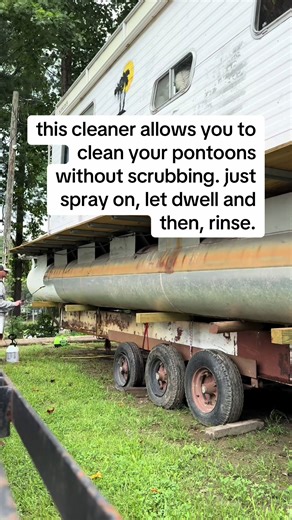 Efficient Pontoon Cleaning Without Scrubbing