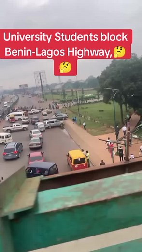 UniBen Students Shutdown Benin-Lagos Highway over Power Outage