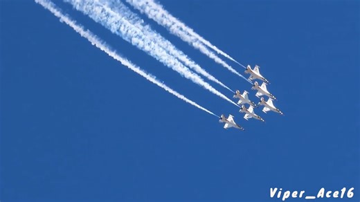 USAF Thunderbirds in full force at Houston airshow