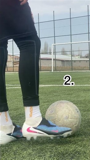 Can you do this football move?Those who try should write a comment!#Football #soccer #skills #shorts