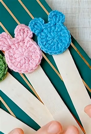 Cute crochet bear bookmark using popsicle stick | Easy DIY tutorial