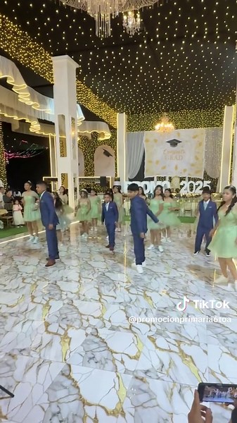 Baile sorpresa de promoción - Mix moderno / Promo DREAM #tik_tok #parati #perú