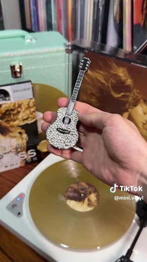 《Fearless》 （Taylor‘s Version） mini vault crystal ball mini fearless guitar #minivinyl #minicrystalball#taylorswift #fearless#fearlesstv