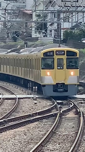 狭山市駅に2000系が到着するシーン #2000系 #鉄道 #おすすめ #train #西武鉄道