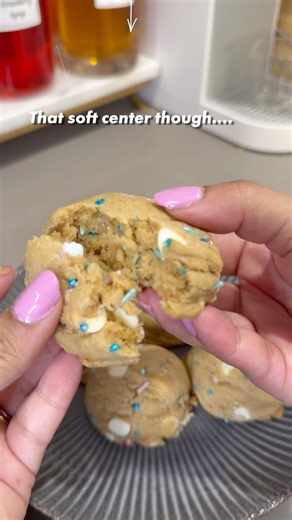 Birthday Cake Cookies 🍪Soft centers, white chocolate chips, and sprinkles in every bite.