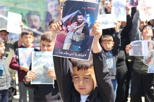 Malbatên dîlgirtiyan: Em bang li gelê Rojava dikin ku derkevin xwepêşandanan