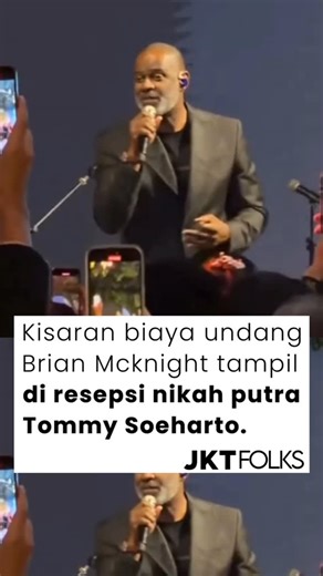 JAKARTA FOLKS on Instagram: "Nama Brian McKnight mungkin tidak sepopuler Taylor Swift atau Bruno Mars di kalangan generasi muda, tetapi karya-karyanya sangat lekat di hati generasi milenial. Sejak memulai karier musiknya pada 1992, Brian McKnight telah melahirkan banyak lagu hits. Salah satu yang paling ikonik adalah “Back At One”, lagu romantis yang mengangkat namanya ke puncak popularitas dan kerap diputar dalam momen pernikahan. Menariknya, bukan hanya lagunya yang hadir di acara spesial ters