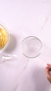 COUP DE POUCE Comment utiliser une poche à douille pour faire des chouquettes parfaites ? Allez, on vous montre mais ça reste entre nous 😉 #cuisineactuelle #chouquette | Cuisine Actuelle