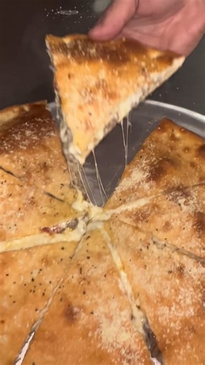 43K views · 669 reactions | #stuffedpizza #crunchy #cheesy #bread #pizza #gym #fitnessmotivation #familytime #drinks #pizza #home #knife #decorations #homesweethome #homedesign #kitchenknives #videos #eat #hungry #eating #yum #foodgasm #foodpics #love #foods #foodpic #reelviral #reelsinstagram #reels #AI #art #reelitfeelit #usa #cook #AmaZing #recipes #ladies #girls #canada | Pizza Jayryan | Facebook