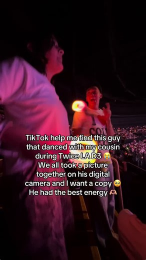 Finding Ashton from Twice Concert Experience