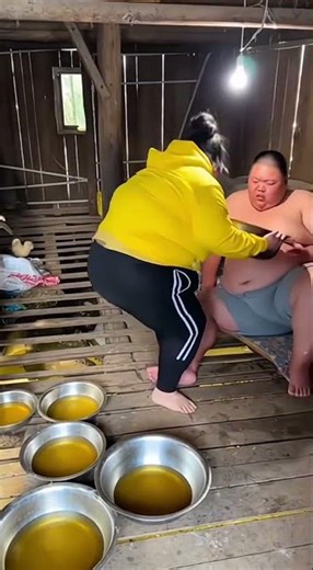 She Brought Snacks… and Accidentally Brought Destruction 😭🍗#ai #shorts #chunkychaos Dream 10K Sub🎯