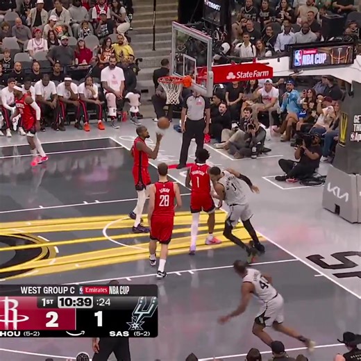 Wemby puts on a show early — slick crossover into a smooth reverse finish! 👽🔥 His first bucket of the 2025 Emirates NBA Cup 🏆 HOU vs SAS • West Group C 🏀 Watch this exclusive NBA game Live NOW on Prime Video 👉 ⁦https://bit.ly/NBAPHxPrimeHOUvsSAS⁩ #NBAPhilippines #NBAHighlights #NBAonPrimeVideo | NBA Philippines