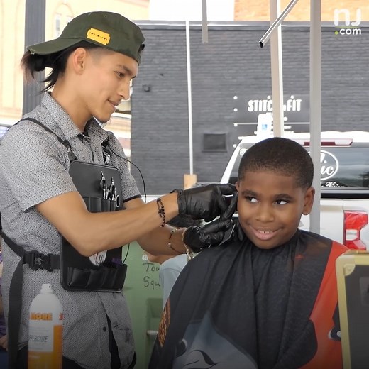 These barbers are giving free haircuts to kids going back to school. ✂️🎒 What a great way to give back! https://l.nj.com/FKbAhs | NJ.com