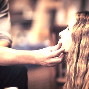 La nueva serie protagonizada por la China Suárez y Pablo Echarri, llega el 16 de abril a Disney . | Disney