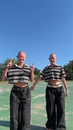 วิดีโอของ poo&por twins (@chanok.n18) พร้อมเพลง оригинальный звук - quwbery