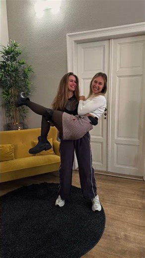 Es fängt harmlos an im Tattoostudio...