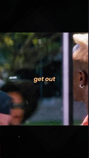 Kejadian di Aceh Tamiang. Detik detik menegangkan seorang pemuda terjebak banjir. Pihak keluarga menyampaikan rasa syukur atas keselamatan putranya serta berterima kasih kepada para kerabat dan masyarakat yang telah memberikan bantuan. Mereka juga berharap doa yang sama mengalir untuk masyarakat di Aceh yang masih terdampak banjir. [🎥: Desna Afdian] #evakuasi #banjirbandang #aceh