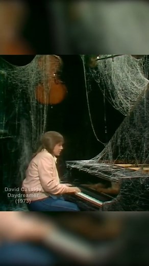 3.6K views · 279 reactions | David Cassidy - Daydreamer 퐄퐧퐣퐨퐲 퐒퐨퐧퐠 https://musiclegend60s.com/david-cassidy-daydreamer | Best Oldies Songs | Facebook