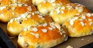 Easy To Make Raisin Bread Rolls Recipe