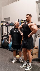 ✌️ Exercises To Grow Your Chest Incline DB Press: The Close-Grip variation can be a great alternative if you have shoulder pain or struggle with full range-of-motion with a regular BB or DB Incline Press. Keep your elbows tucked & go as low as you comfortably can! Pec Deck Fly: A lighter, higher rep fly movement, such as on a Pec Deck, is a great addition to your chest day. These are ideal in the 12-15 rep range to get a ton of isolated volume on the chest. As always, make sure to control the ec