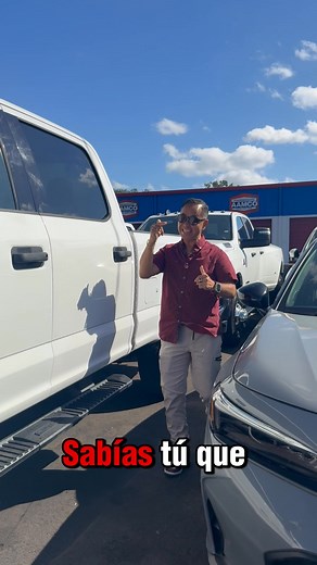 ¿Creen que tu crédito es un obstáculo para comprar un carro? ¡En TakeTheKey no! Comienza el proceso con solo pasaporte y cuenta bancaria. Sin papeleo, sin estrés. Más de 300 vehículos esperan por ti: trocas, SUV, sedanes... ¿Cuándo te subirás a uno? Escríbeme al 32131823366 o DM | Caroly Autos