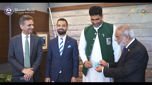 Arshad Nadeem, Pakistan’s Olympic Javelin Gold Medalist Honored at Meezan House, Karachi! Pakistan’s star athlete and Olympic gold medalist in men’s javelin throw was celebrated for his historic achievement at a special ceremony held at Meezan House, the headquarters of Meezan Bank. Amidst a backdrop of enthusiastic applause from hundreds of Meezan Bank employees, Arshad Nadeem received a cheque of Rs. 9,297,000 from the Bank's Founding President and CEO, Mr. Irfan Siddiqui. He was also honored 