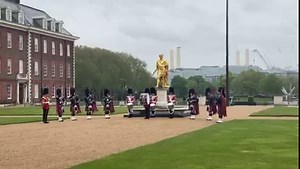 6.2K views · 526 reactions | The Chelsea Pensioners were thrilled to receive a visit and performance today from the Pipes & Drums of the Scots Guards. | The Chelsea Pensioners | Facebook