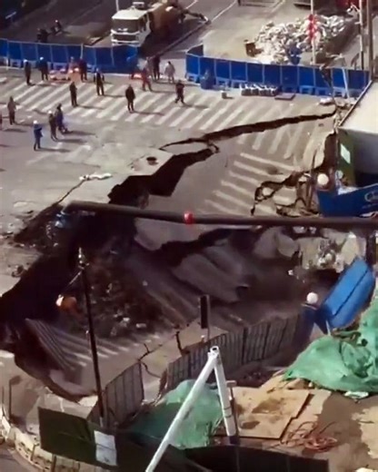 Massive Sinkhole Opens on Shanghai Metro Jiamin Line | Shocking Ground Collapse in China (12.02.2026