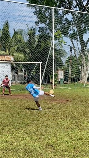 How to do the first kick ‼️ #football #training #kick #shoot #goals #challenge #reels | AR