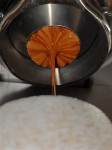 Low 7 Bars Extraction Using MRC H6 & Step-Down Basket by IKAPE 🖤☕🤌🏼 🔥Check 🔗 Link in my bio👇🏼 🎁20% IKPAE discount code: GoldenBean ✅Like & Share with your coffee friend🤝🏻 ✅Check the link in my bio for discounts🎁 ✅Follow me for more coffee content☕🖤 _____________ The IKAPE step-down basket flips that script: Same 18g (or less) of beans → smaller 32mm diameter = a thicker coffee puck Thicker puck = coarser grind (way easier to dial in!) Coarser grind = sweeter, more aromatic shots-with