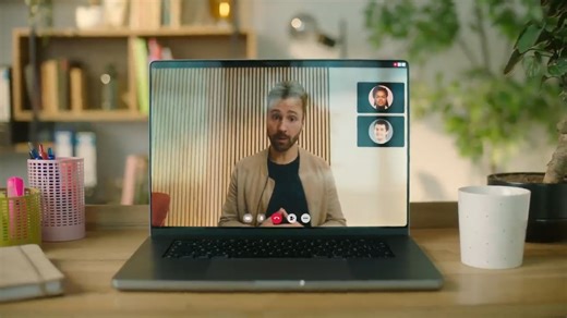 🏢🏠 Joining a meeting online or live at the office? With ClickShare's new SmartFocus feature, remote participants stay engaged in hybrid meetings. This AI-powered innovation automatically switches between the room camera and laptop cameras and adjusts audio settings to make meetings more immersive, inclusive, and effortless. 🔊💻 👉 Learn more: https://bit.ly/3EvufvB #BarcoTech #LoveMeeting #ClickShare ClickShare by Barco | Barco