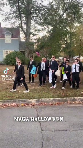 This group of kids dress up as President Trump and his secret service detail for Halloween! Bravo kids! | Barron Trump Fans