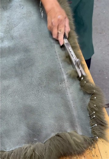 Fur factory #satisfying #asmr #fur #winterfashion #fyp 🌍🌍For more information,please click: https://www.janefur.com or http://www.jfur.en.alibaba.com https://wa.me/8615888306568 https://janefur.com/collections/women-fox-fur You can contact us through any of the folllowing platforms to ask questions about any of our products. We will help you as soon as possible！ ✨✨WhatsApp:008615068322633，to get wholesale price 📲📲 DM or WhatsApp/wechat： 86 15888306568 📩📩Email: Jane@janefur.com Welcome to m
