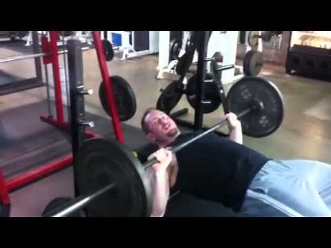 Aaron Singerman calling out Tazzie Colomb on bench pressing