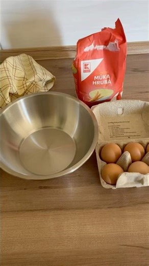 Jednoduché domácí nudle do polévky 🥚 #easyrecipe #domacinudle #nudle #vyvar #tomholland