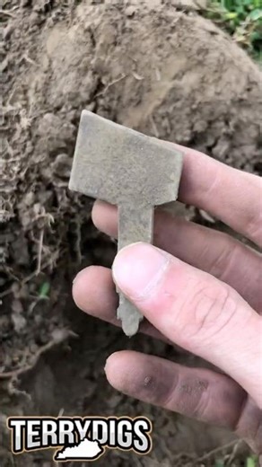 A tiny HATCHET? #metaldetecting #gold #finds