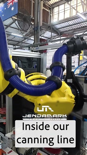 Inside our fully automated canning line at Jendamark ⚙️