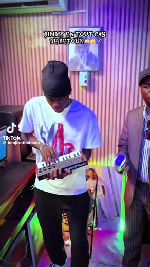 Vidéos de DADA POLICE MOLOBELI D'AFARA T (@dadapolicemolobelidafara) avec son original - DADA POLICE MOLOBELI D'AFARA T