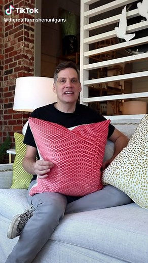 Tips for Selecting and Styling Throw Pillows | Home Decor Designer Tips