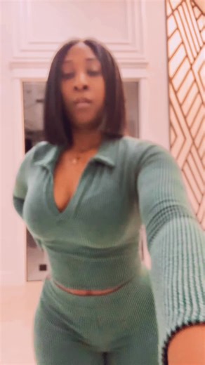 Bee Marie (@1beemarie)’s video of supa and bee not friends