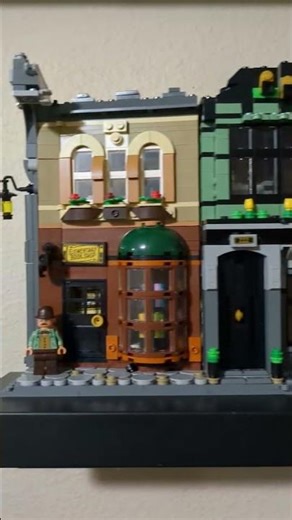 Book themed Lego shelf