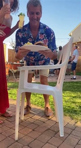 💺 Chair Prank Backfires Spectacularly