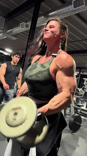 Its just good lighting 💪🏼 #girlswholift