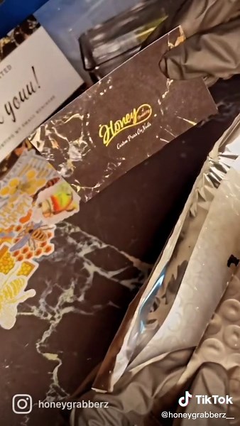 Client Ordered: 2 Medium Coffin sets, one Add on design set, and 2 cuticle oil pens (in Lavish Lavender and Orangesicle!) #fy #pressonnails #nailart