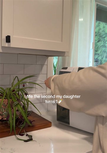 Bye bye bottle washer, hello counter space 😍🤭 see ya the next baby!!! #toddlermom #bottlewasher #youngmom #cleantok @Baby Brezza