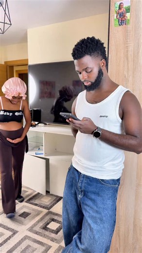 🎀Kendra & Kimberly🎀 on Instagram: "Carrying my stomach as if the baby is going to fa11 just to show you how the baby is moving for the 7th time you’re telling me that you’ve already seen it 😭😭"